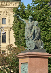 Памятник Минину и Пожарскому у Храма Василия Блаженного (Собор Покрова Пресвятой Богородицы, Покровский собор) на Красной площади у стен Московского Кремля в городе Москва - AllaKotova