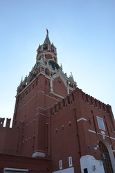 Спасская башня – проездная башня Московского Кремля, часы – куранты, вид с Красной площади в солнечный летний день в городе Москва - AllaKotova