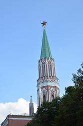 Никольская башня – проездная башня Московского Кремля, вид с Красной площади в солнечный летний день в городе Москва - AllaKotova