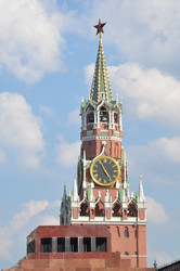 Спасская башня – проездная башня Московского Кремля и Мавзолей Ленина, вид с Красной площади в солнечный летний день в городе Москва - AllaKotova