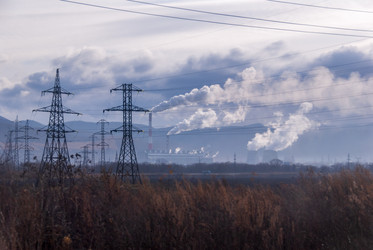 ЛЭП на фоне ТЭЦ. Южно-Сахалинск. Сахалин. A power line on the background of a thermal power plant. Yuzhno-Sakhalinsk. Sakhalin. (marka) - marka