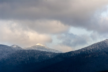 Вид на заснеженные сопки. Пик Чехова. Сахалин. View of the snow-covered hills. Chekhov Peak. Sakhalin. (marka) - marka