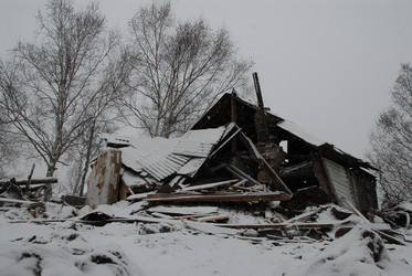 Старый, сломанный дом. An old, broken house. (Сахалин. Sakhalin. (marka) - marka