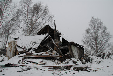 Старый, сломанный дом. An old, broken house. (Сахалин. Sakhalin. (marka) - marka