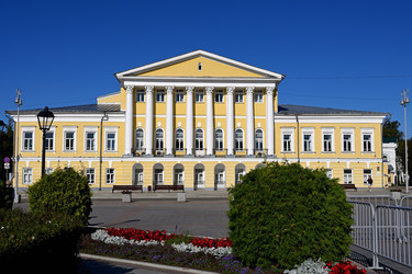 Старинное здание купеческой эпохи в центре Костромы - Mishell