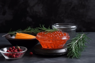 Вазочка с красной икрой и розмарином. Генерировать искусственный интеллект - yliv