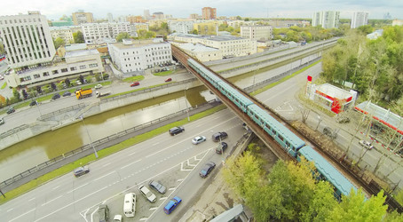 панорама города с поезда наземного метро. вид с - paha_l