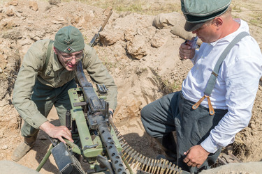 нелидово, россия - 12 июля 2014: поле битвы 2014: два нацистских - paha_l