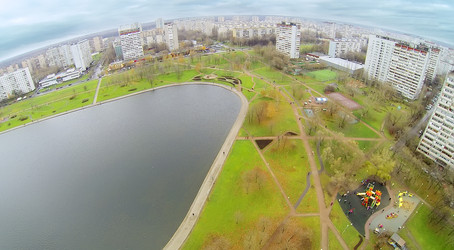 городской сад у гольяновского пруда осенним днем в москве, - paha_l