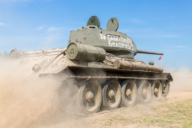 советский танк т-34 с надписью на башне: для - paha_l