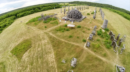 россия, никола-ленивец - 5 июля 2014 г.: туристы прогуливаются рядом - paha_l