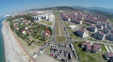 сочи, россия - 1 августа 2014: вид сверху на город-отель - paha_l