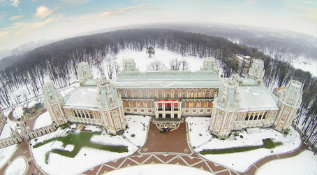 Прекрасный Царицынский дворец зимним днем в Москве, Россия - paha_l