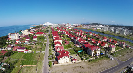 россия, сочи - 26 июля 2014: улица в городе-гостиница "бархатные" - paha_l