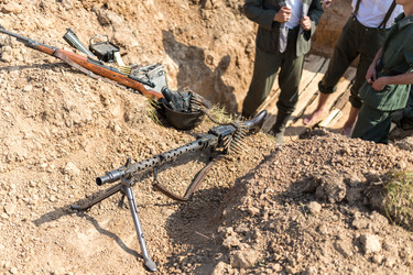 пулемет, винтовка, боеприпасы и три нацистских солдата в - paha_l