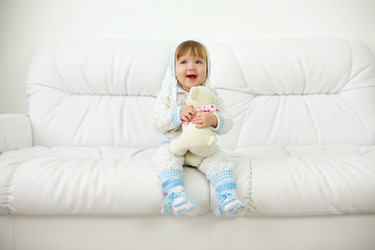 Little baby in hats and knitted suit with toy sits on white - paha_l