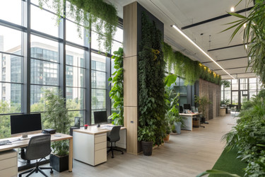 современный офисный интерьер с зеленью и естественным освещением в городском районе - RomanZ