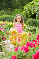 Little girl dressed in gown with puffy hem stands on sunny - paha_l