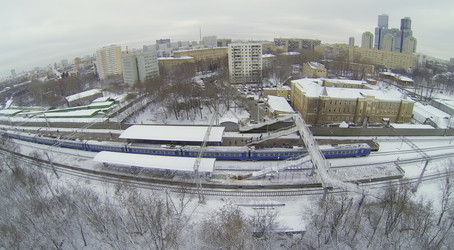москва, россия - 27 ноября 2013 года: поезд на заснеженной - paha_l