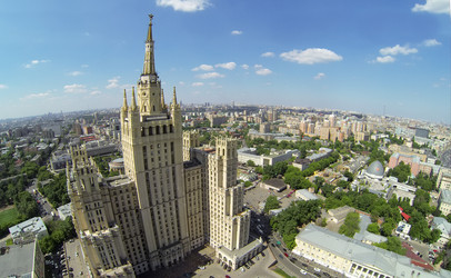 россия, москва - 23 мая 2014 года: вид жилого дома с высоты птичьего полета - paha_l