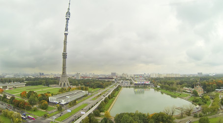 останкинская телебашня в пасмурный день в москве, россия. вид - paha_l