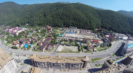 сочи, россия - 3 августа 2014 года: ландшафтный горнолыжный курорт горки - paha_l