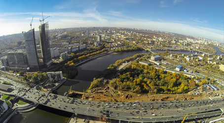 москва - 12 октября: вид с беспилотного квадрокоптера на шоссе - paha_l