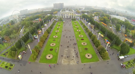 москва - 05 октября: (вид с беспилотного квадрокоптера) русский - paha_l