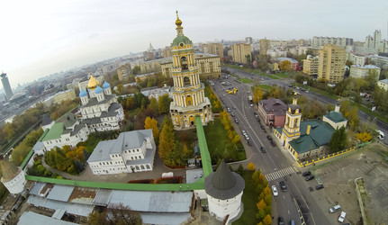 москва - 11 октября: панорама с надвратной башней и церковью св. - paha_l