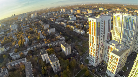 москва - 13 октября: вид с беспилотного квадрокоптера на жилые дома - paha_l