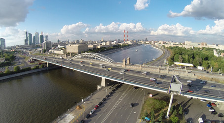 москва - 16 августа 2014 года: железнодорожный краснолужский мост и - paha_l
