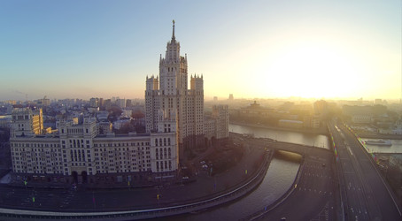 здание на котельнической набережной вечером в москве, - paha_l