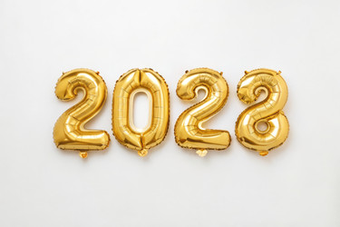 золотые воздушные шары, символизирующие 2023 год для празднования нового года - RomanZ