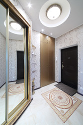 Interior hallway with entrance door and sliding mirror wardrobe - paha_l