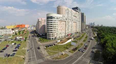россия, москва - 6 июня 2014: городской пейзаж со строительством - paha_l