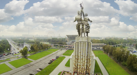 Грандиозный памятник Рабочему и колхознице в Москве, Россия - paha_l