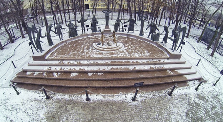 МОСКВА, РОССИЯ - 1 декабря 2013 года: Памятник (вид с высоты птичьего полета) - paha_l