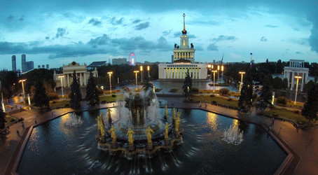 москва - 17 августа 2014 года: главный павильон вднх и фонтан - paha_l