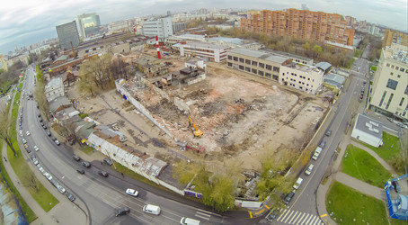 разрушение старых полуразрушенных зданий для строительства нового - paha_l