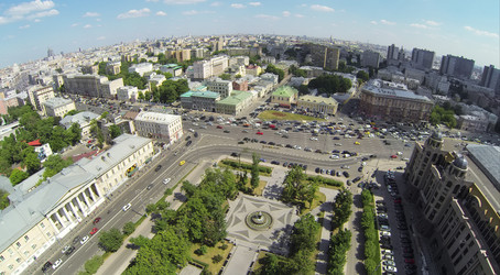 россия, москва - 23 мая 2014 г.: уличное движение вблизи небольшого - paha_l