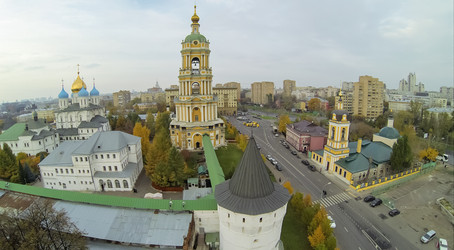 москва - 11 октября: надвратная башня с церковью святого сергия - paha_l