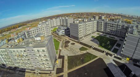 москва - 12 октября: (вид с беспилотника) новый жилой комплекс "ромашково" - paha_l