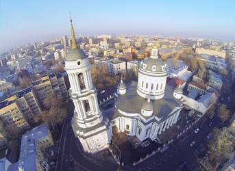 церковь мартина исповедника зимой в москве, россия. вид с высоты птичьего полета - paha_l