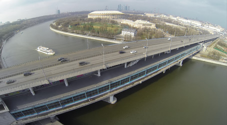 москва, россия - 26 февраля 2014 г.: вид автомобилей с высоты птичьего полета - paha_l