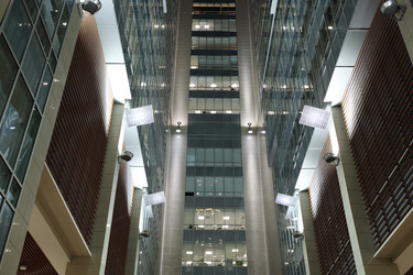 МОСКВА, РОССИЯ - 26 ноября 2013 г.: Стены бизнес-центра Preo - paha_l