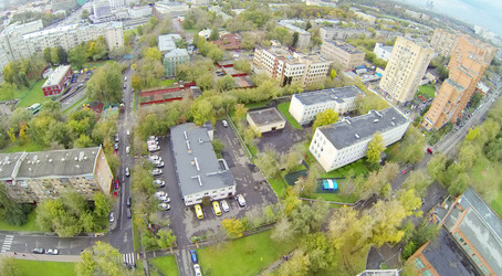 станция скорой помощи в жилом районе города. вид с - paha_l