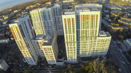 москва - 13 октября: вид с беспилотного квадрокоптера на жилые дома - paha_l