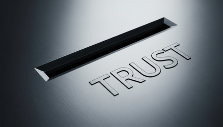Слово trust выгравировано на матовой металлической поверхности рядом с прорезью, символизирующей корпоративную прозрачность и финансовую безопасность - vidoc