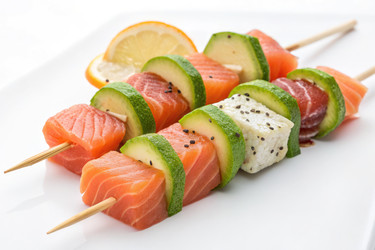Вкусный шашлык из лосося и огурца, приготовленный для свежего блюда - RomanZ