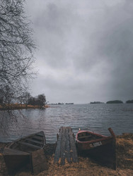 Небольшой причал с лодками на острове Кижи, республика Карелия - Lumur_09